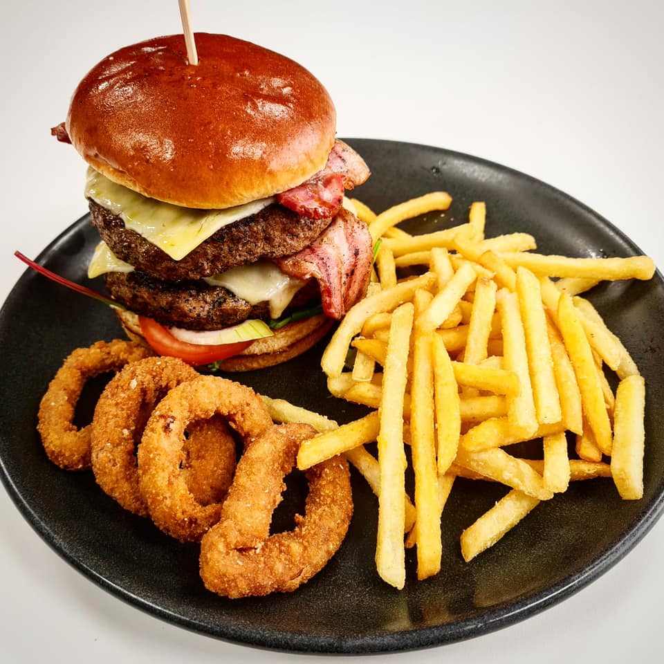 beef burger with chips